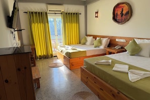 Double Room Single Use, Balcony, Garden View | Desk, laptop workspace, iron/ironing board, free WiFi - JKL Maha Oya Villa (Waikkal)