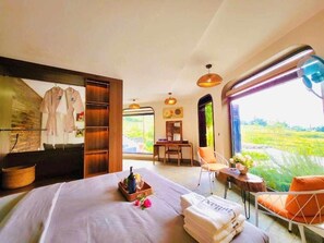 โต๊ะทำงาน, พื้นที่ทำงานแบบใช้แล็ปท็อป, ห้องเก็บเสียง, Wi-Fi ฟรี