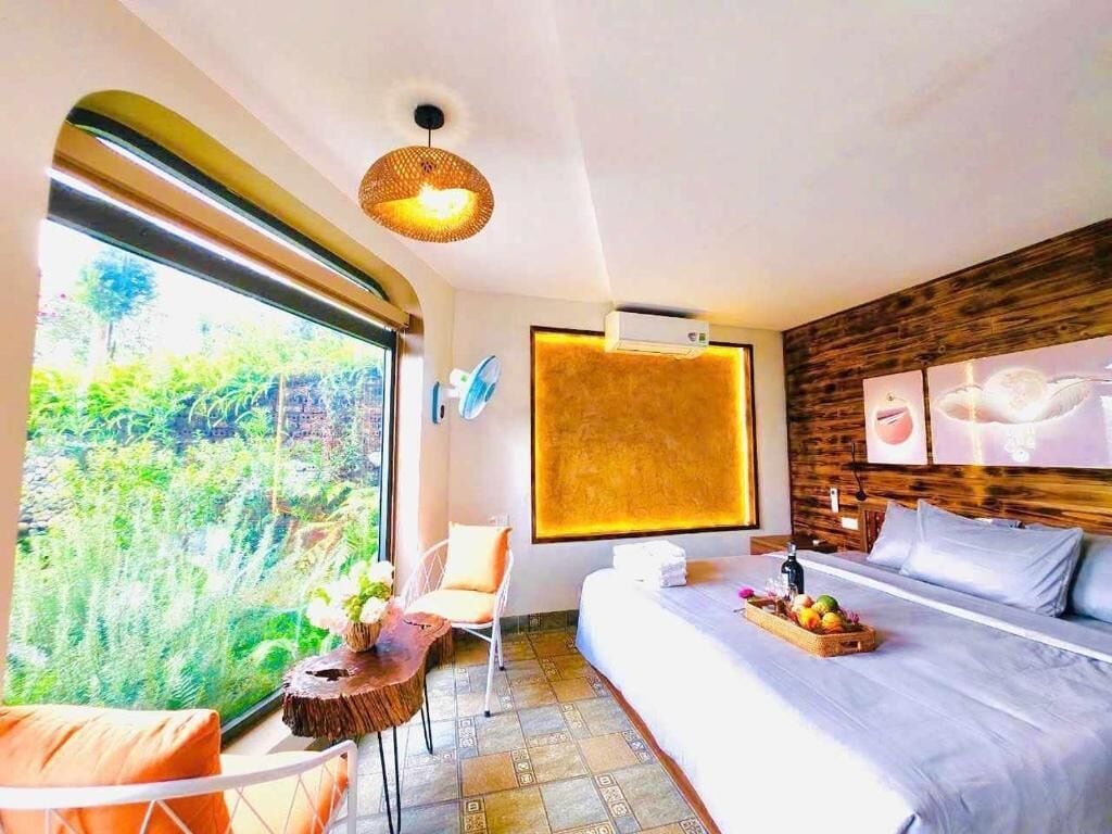 Dobbeltrom – familie, ikke-røyk, utsikt mot høyde | Skrivebord, skrivebord for bærbar PC, lydisolert og wi-fi (inkludert)