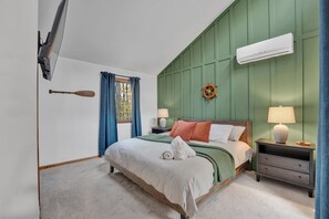 3 bedrooms, iron/ironing board, free WiFi, bed sheets