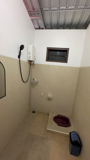 Junior-Villa, Parkblick | Badezimmer | Dusche, Handtücher, Seife, Shampoo