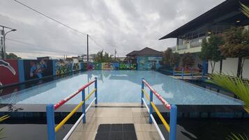 5 kolam renang outdoor