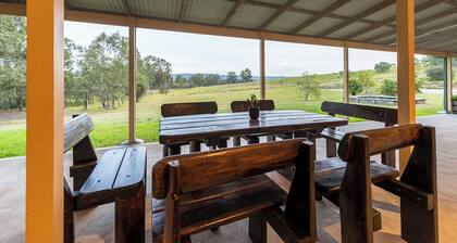 Entire Home in Quorrobolong, lots of space, beautiful country, lots of wildlife