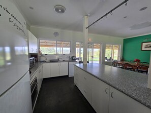 Micro-ondas, fogão, cooktop, lava-louças