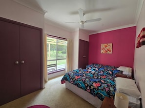 8 bedrooms, iron/ironing board, wheelchair access - Entire Home in Quorrobolong, lots of space, beautiful country, lots of wildlife (Quorrobolong)