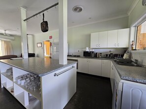 Micro-ondas, fogão, cooktop, lava-louças