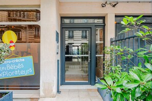Exterior detail - Blueground | Chaillot, balcony, nr Eiffel Tower (Paris)