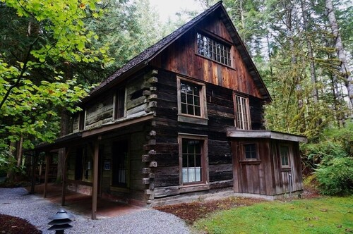 Family-Friendly Mt. Baker Resort Condo • Pool, Hot Tub, Pets OK