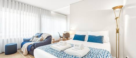 Strygejern/strygebræt, internetforbindelse, sengetøj