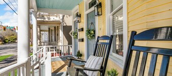 Timeless Historic Victorian Home w/ Balconies - Downtown - Iconic Forsyth Park