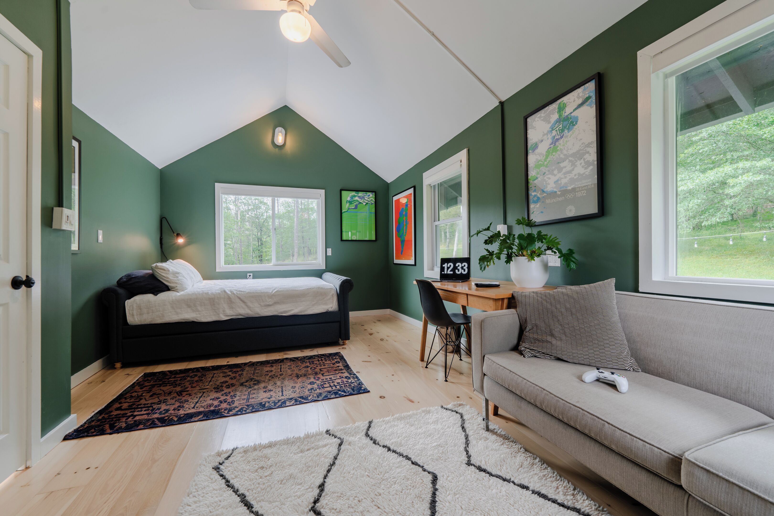 Bureau, fer et planche à repasser, Wi-Fi gratuit, draps fournis