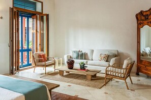 Superior tweepersoonskamer, balkon | Woonruimte
