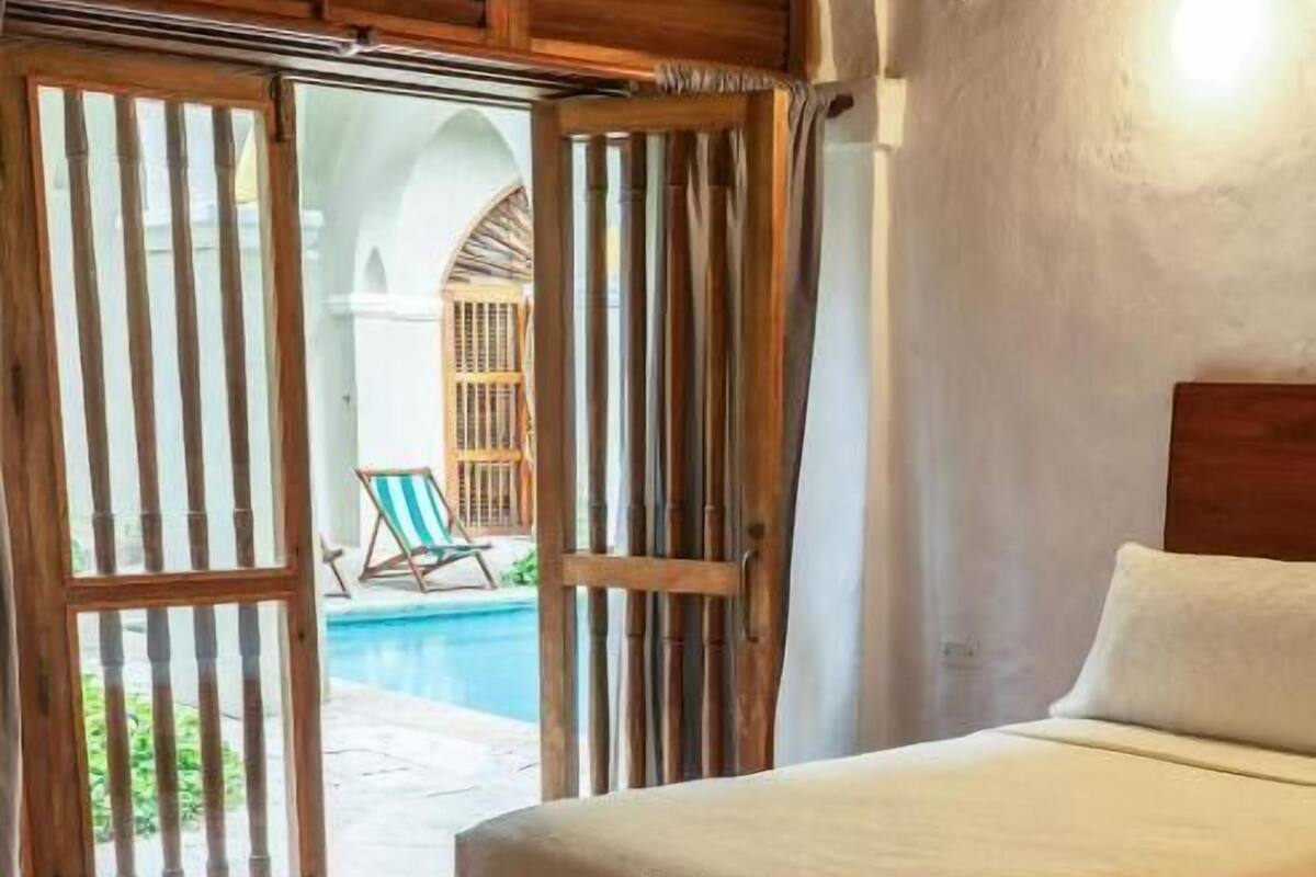 Basic Double Room, Courtyard View | Langsir/tirai gelap terus, Wi-fi percuma, cadar katil 