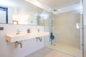 Shower, jetted bath, hair dryer, bidet