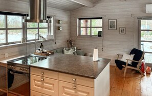 Fridge, stovetop, dishwasher - Beautiful home in Vordingborg with WiFi (Vordingborg)