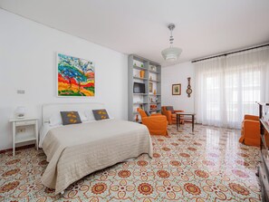Comfort Apartment, Balcony, Sea View | Down duvets, blackout curtains, iron/ironing board, free WiFi - Casa Sofia (Sorrento)