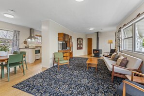 Unclassified image, 4 of 19, button