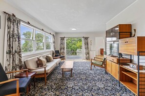 TV - Āio - calmness and peace in Taupō, centrally located (Taupō)