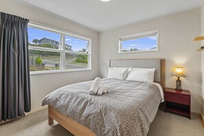 Unclassified image, 5 of 19, button