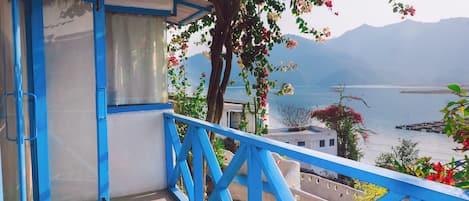 Chambre Deluxe Double ou avec lits jumeaux, vue lac | Enceinte de l’hébergement