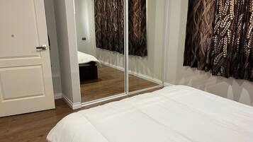 Casa familiar | Escriptori, planxa i posts de planxar i wifi gratuïta