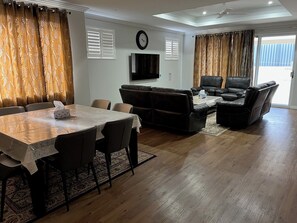 Family House | Dining - Wellard Family Accommodation (Wellard)