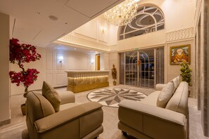 Lobby - The Delhi Dreams - A Luxury Hotel (New Delhi)