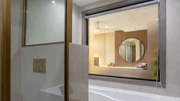 Signature Suite, City View | Bathroom | Free toiletries, hair dryer, slippers, towels