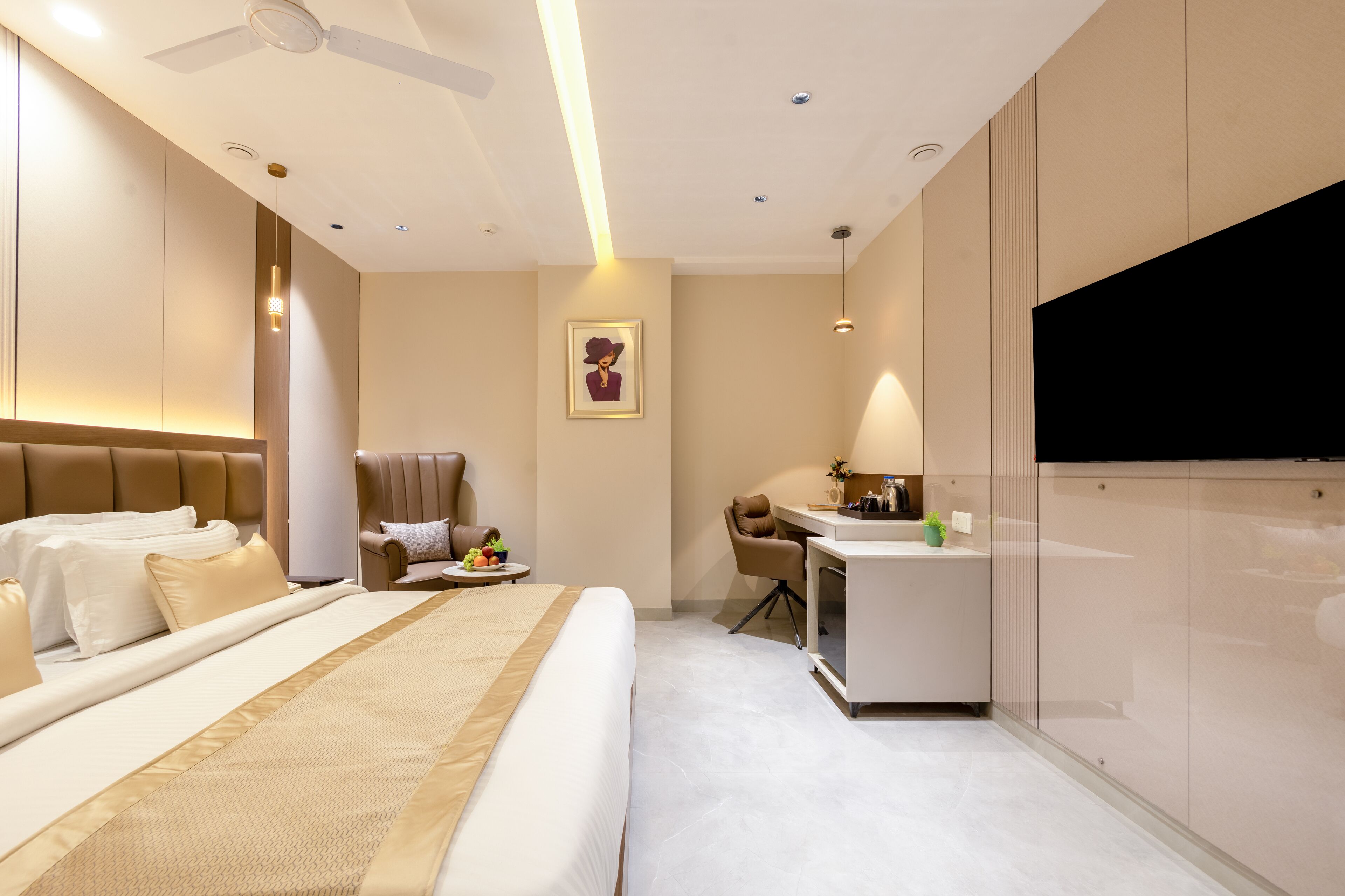 Executive Double Room | In-room safe, desk, laptop workspace, blackout drapes