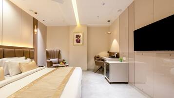 Executive Double Room | In-room safe, desk, laptop workspace, blackout drapes