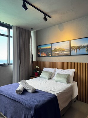 Iron/ironing board, free WiFi, bed sheets, wheelchair access - Apartment in the Salvador Carnival circuit - sea view and beautifully decorated. (Salvador)
