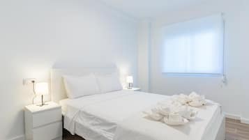 4 bedrooms, iron/ironing board, internet, bed sheets