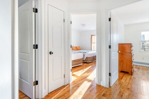 5 habitaciones, escritorio, wifi y ropa de cama 