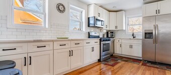 Spacious 5BR Home Near NYC & JFK | Sleeps 12 | W/D