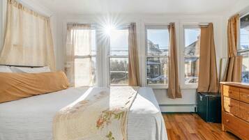 Schreibtisch, WLAN, Bettwäsche