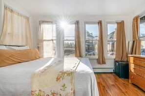 5 Schlafzimmer, Schreibtisch, WLAN, Bettwäsche