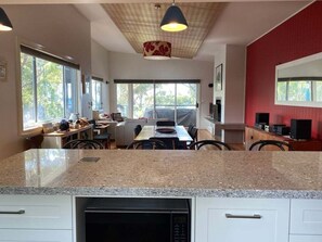 Dining - Flat Rock Beach House (Bendalong)