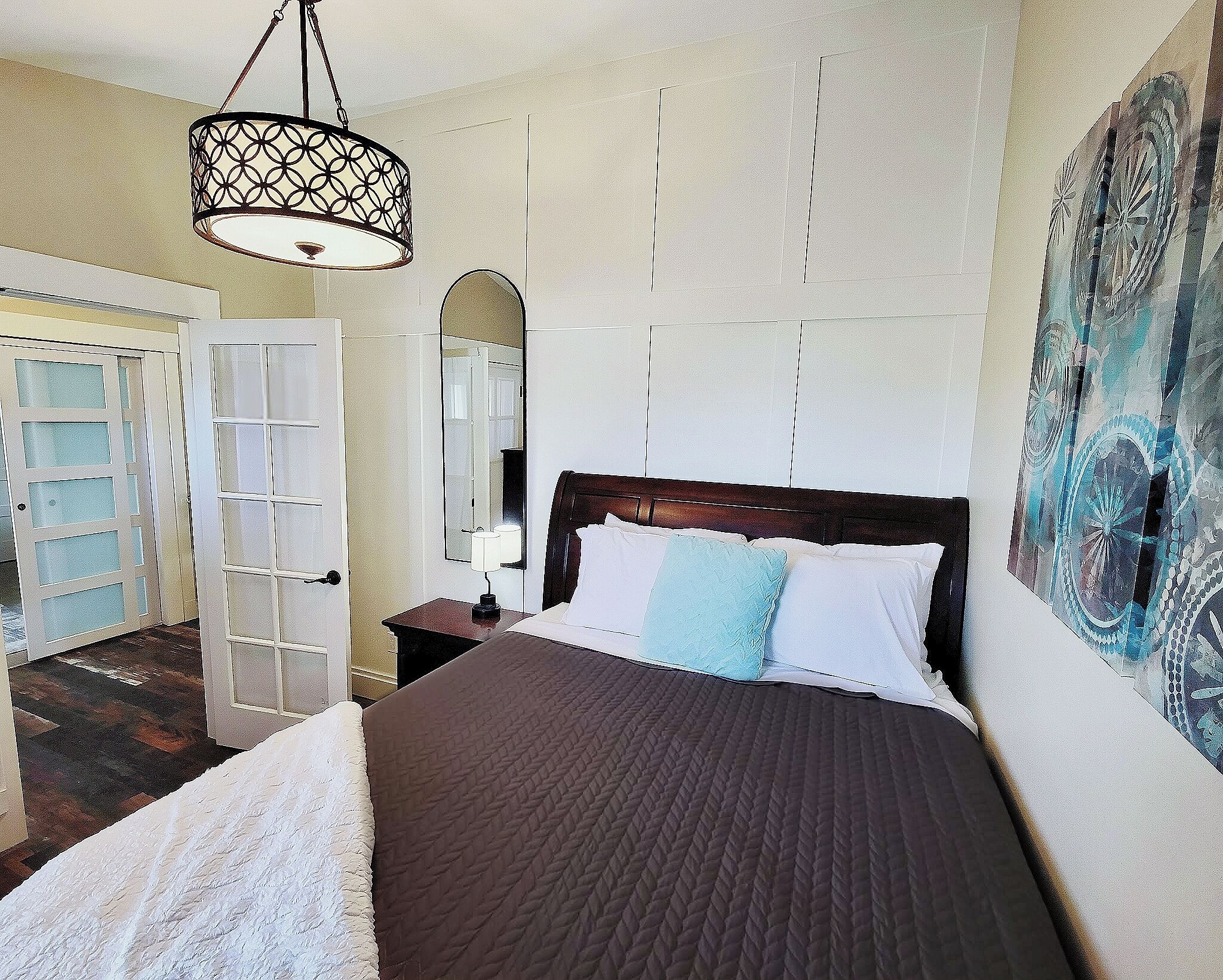 9 habitaciones, escritorio, tabla de planchar con plancha y wifi gratis 