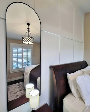 8 habitaciones, escritorio y tabla de planchar con plancha 