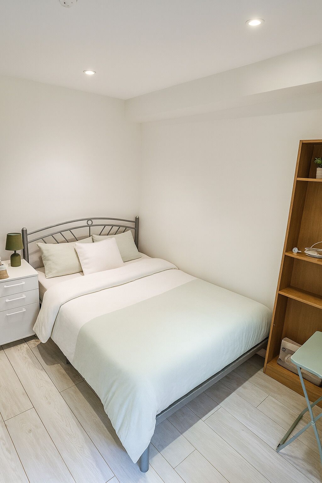 Iron/ironing board, Internet, bed sheets