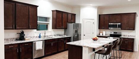 Micro-ondes, four, plaque de cuisson, lave-vaisselle