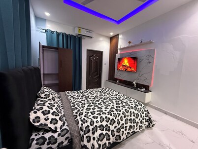 Cozy 1-bedroom apartment in the Heart of Takoradi with AC, WiFi and Balcony