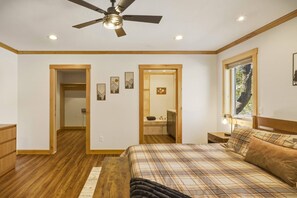 4 bedrooms, iron/ironing board, free WiFi - Tubing Promo! Pets Ok. Hot Tub, Deck, Covered Patio, Steps to Lake & National Forest Trails (Pagosa Springs)
