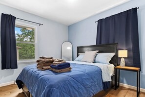 WiFi, bed sheets - Home Suite Home: B-Mintues to Downtown & P Heights (Peoria)