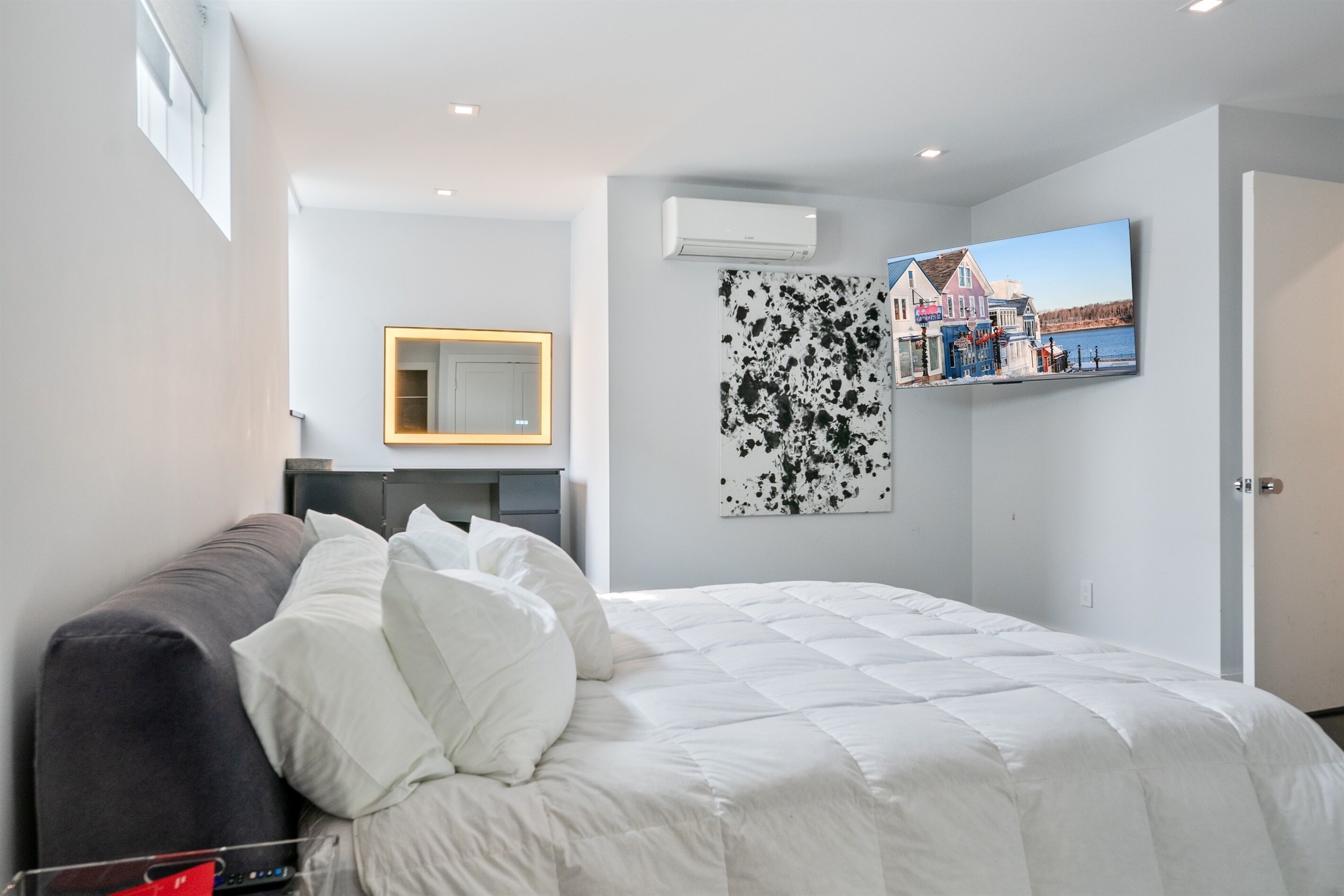 3 bedrooms, desk, iron/ironing board, free WiFi