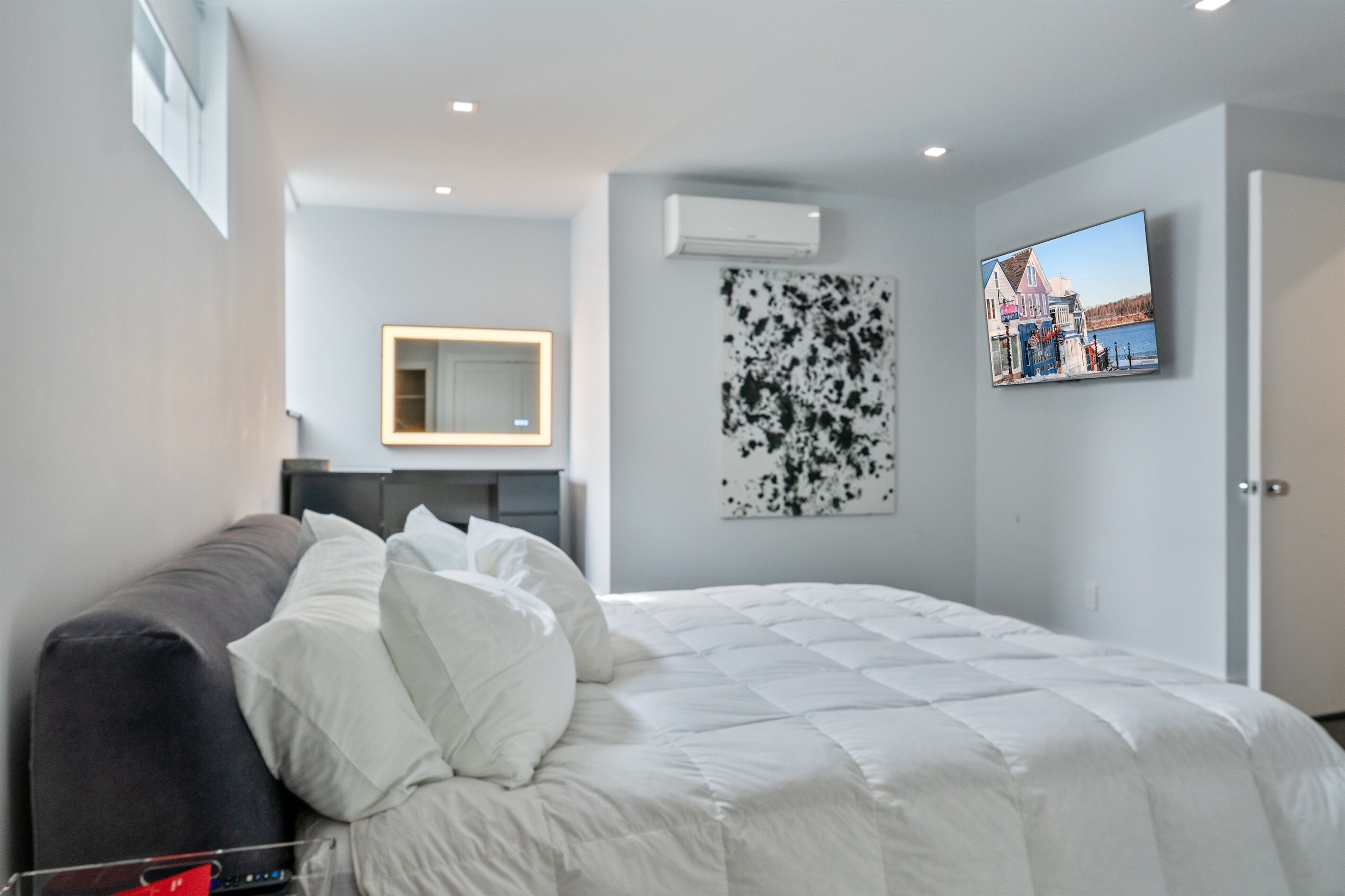 3 bedrooms, desk, iron/ironing board, free WiFi