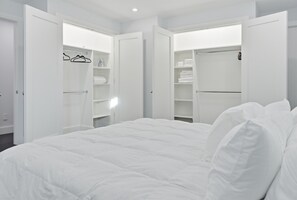 3 bedrooms, desk, iron/ironing board, free WiFi