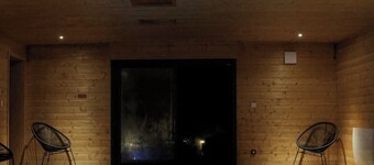 Chalet Le Paradis Perdu: Piscine intérieure, Jeux et activités