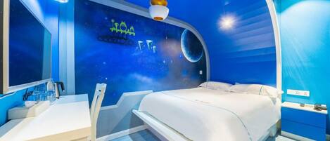 Traveler Single Room (Windowless) | Living area | Computer monitors, printers