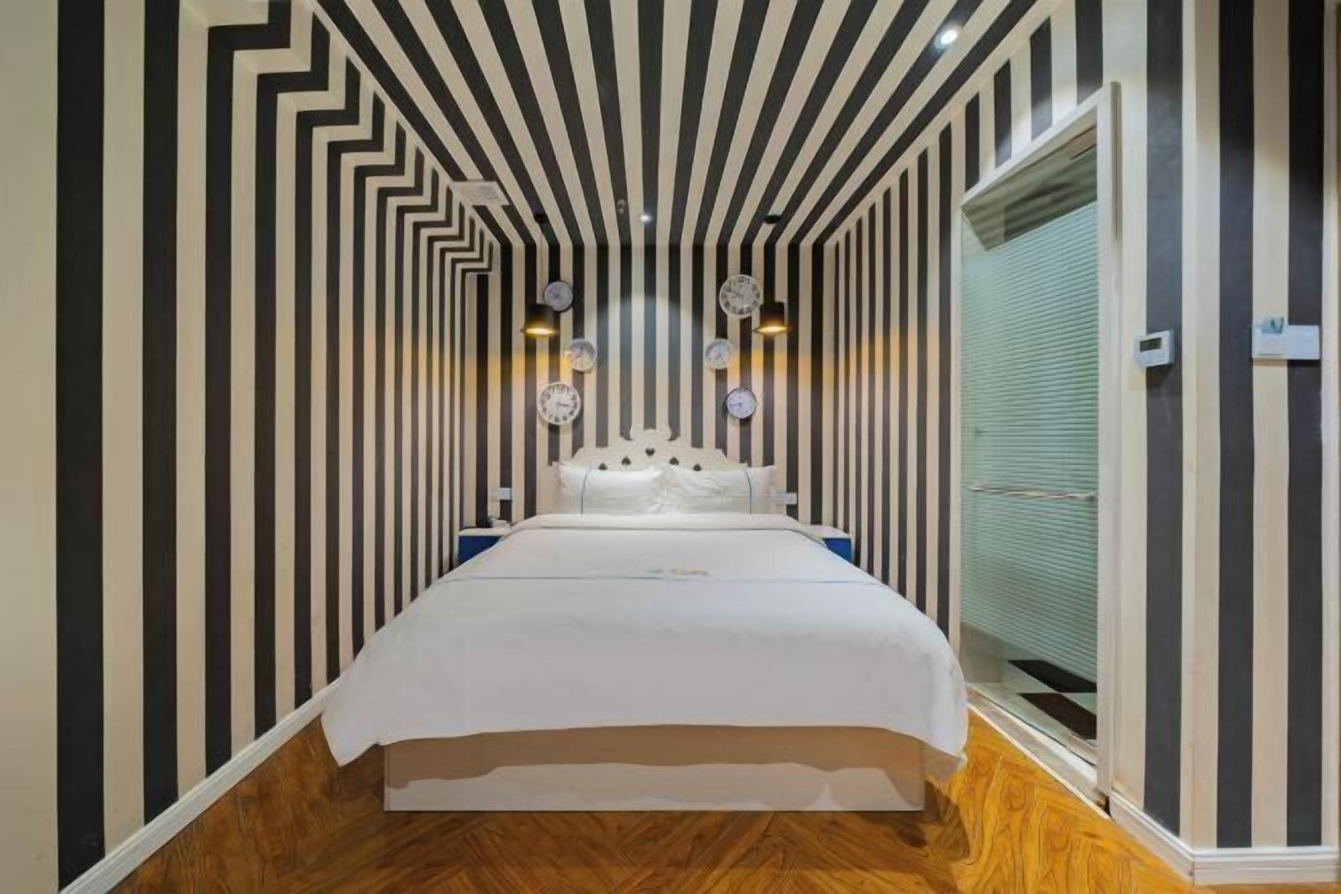 In-room safe, desk, blackout drapes, soundproofing